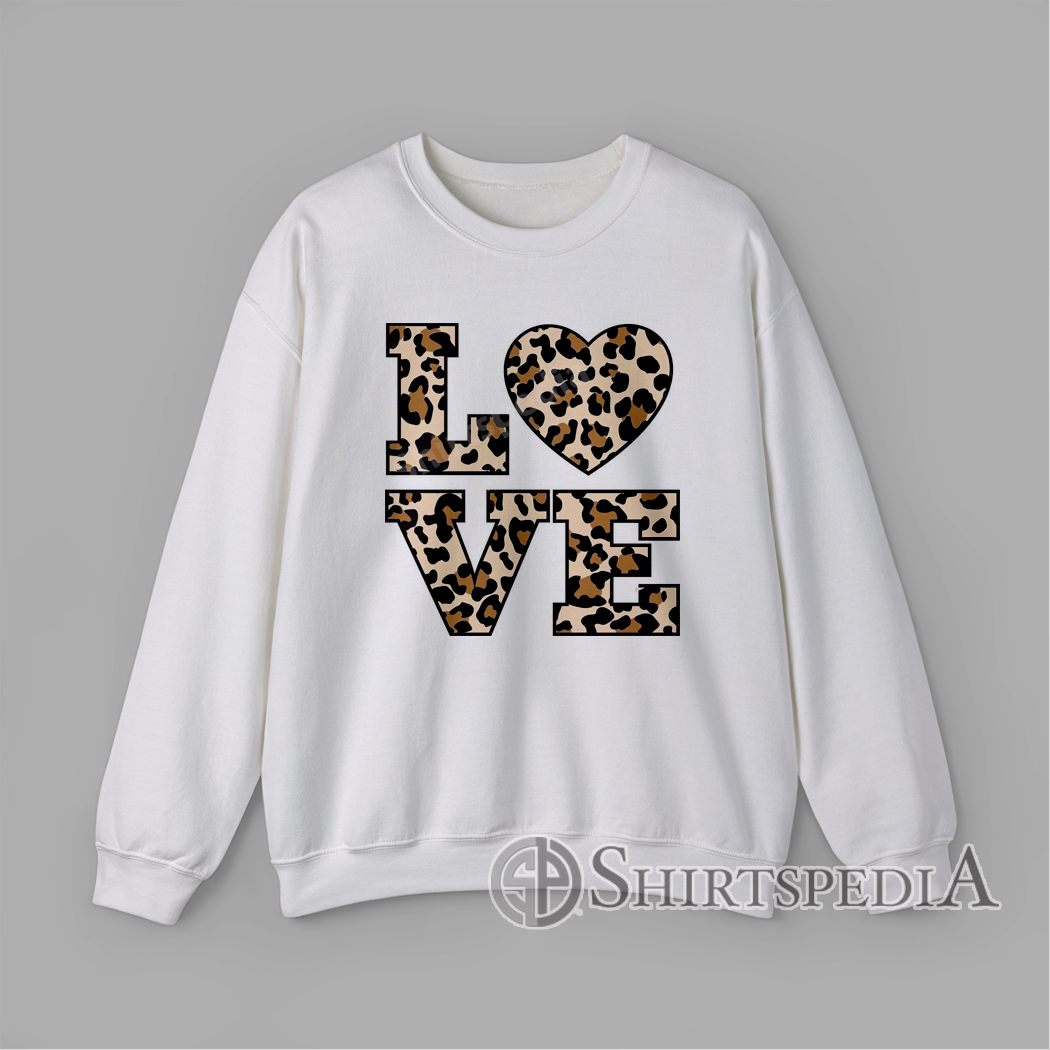 Aesthetic Leopard Love Print Sweatshirt Sweatshirt With Aesthetic leopard heart with leopard LOVE letter print graphic designAesthetic leopard heart with leopard LOVE letter print graphic design